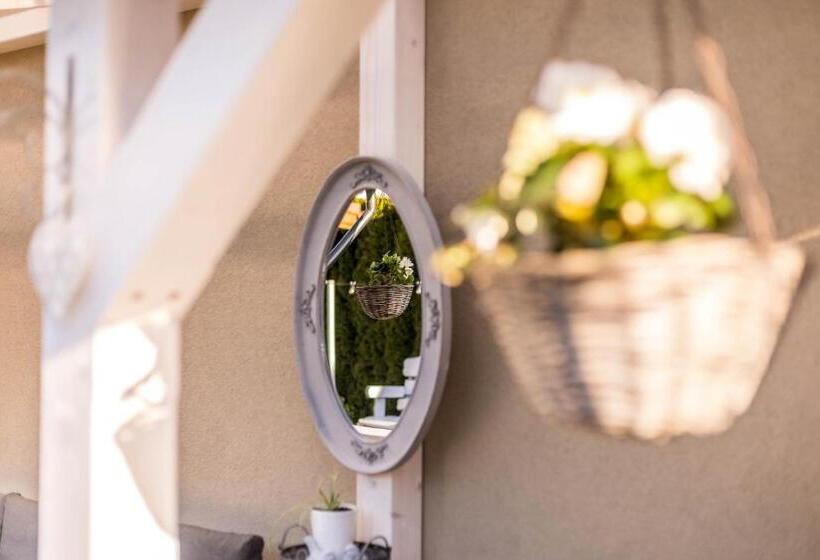 庭の見える１ベッドルームアパートメント, Apartementy   Weranda   Z Ogrodem W Centrum