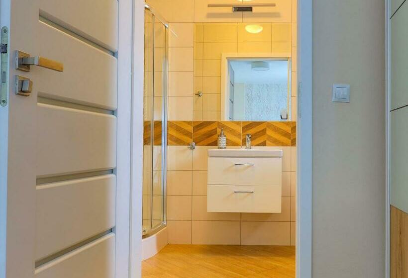 اتاق استاندارد با تخت بزرگ, Go Mazury