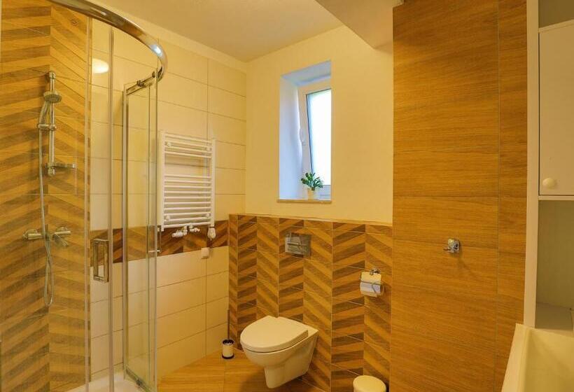 اتاق لوکس با بالکن و چشمانداز دریا, Go Mazury