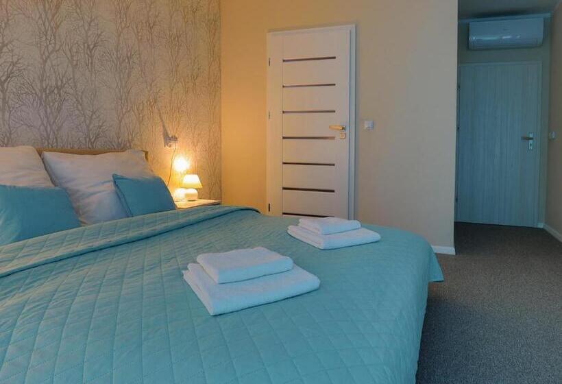 اتاق لوکس با بالکن و چشمانداز دریا, Go Mazury