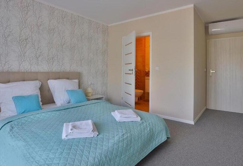 اتاق لوکس با بالکن و چشمانداز دریا, Go Mazury