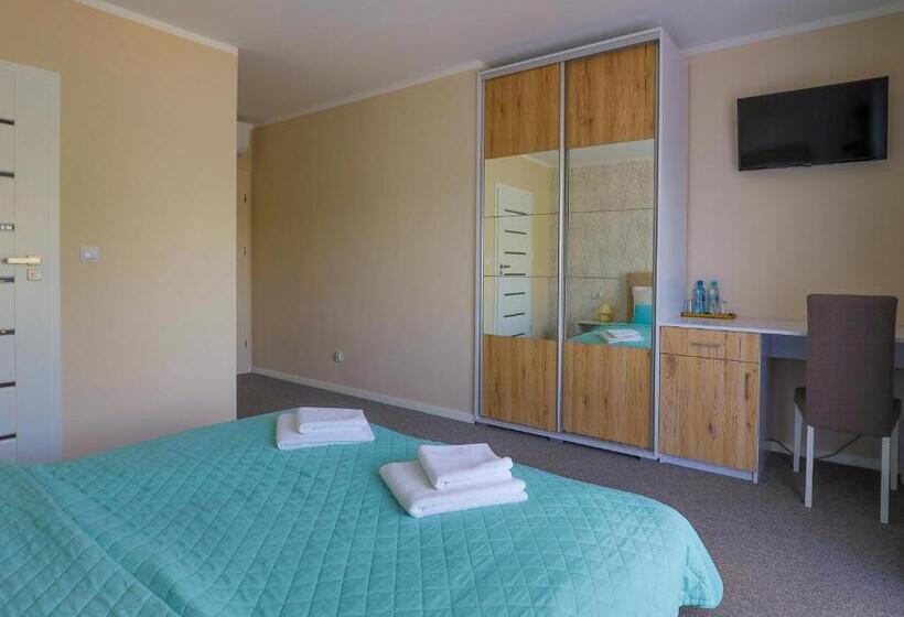 اتاق لوکس با بالکن و چشمانداز دریا, Go Mazury