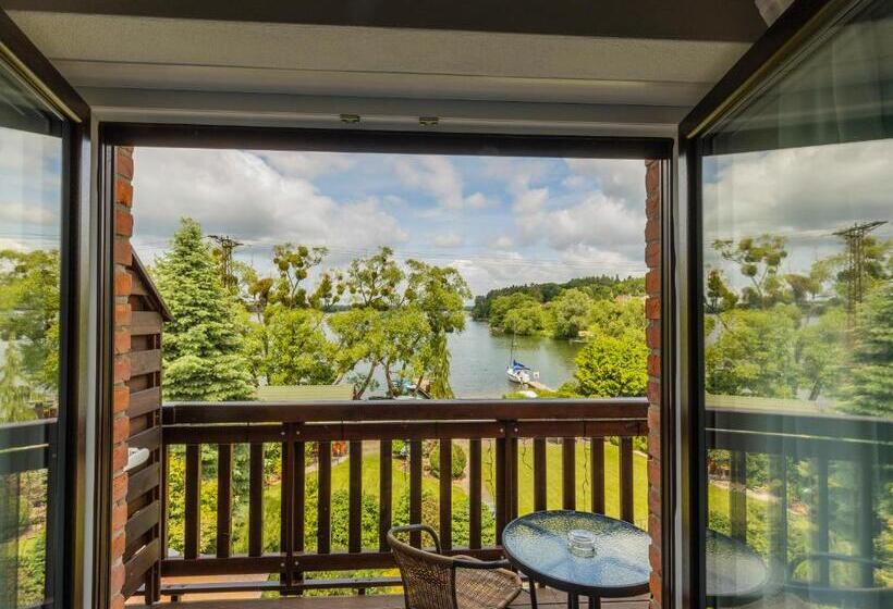 اتاق لوکس با بالکن و چشمانداز دریا, Go Mazury