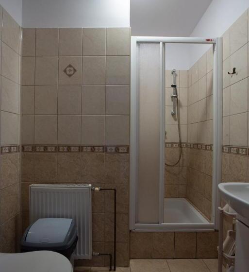 غرفة قياسية رباعية مزودة بشُرفة, Granik