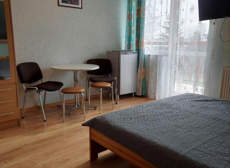 غرفة قياسية رباعية مزودة بشُرفة, Granik