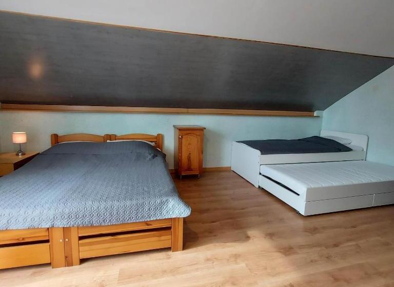 غرفة قياسية رباعية مزودة بشُرفة, Granik