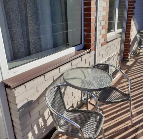 غرفة قياسية مزوَّدة بشُرفة, Granik