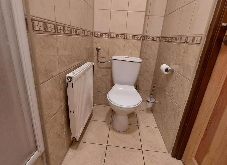 غرفة قياسية رباعية مزودة بشُرفة, Granik