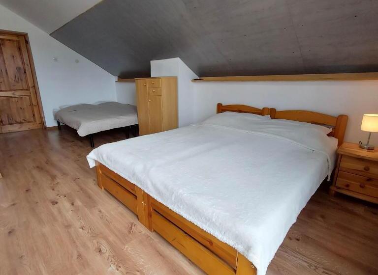 غرفة قياسية رباعية مزودة بشُرفة, Granik