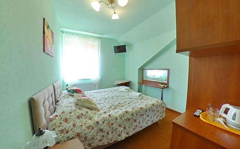 חדר סטנדרט לשלושה, Willa Mewa