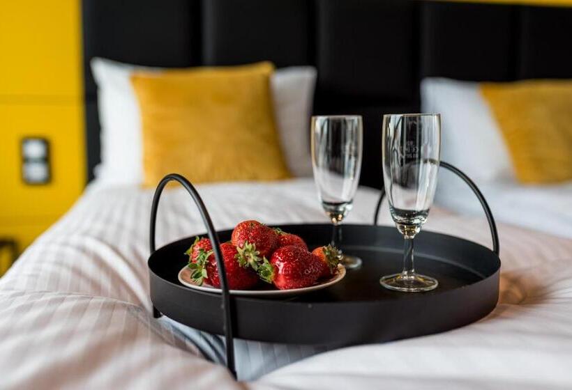 سوییت جونیور, Q18 Apart