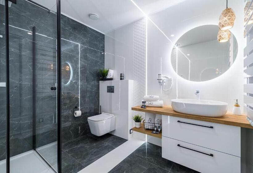 سوییت جونیور, Q18 Apart