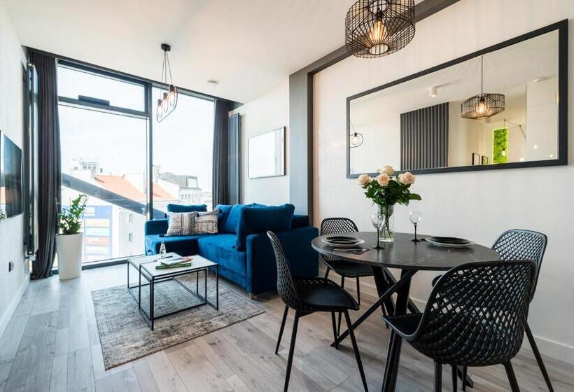 آپارتمان 1 خوابه, Q18 Apart