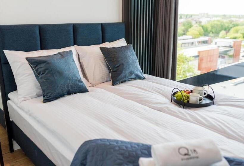 استودیوی استاندارد, Q18 Apart