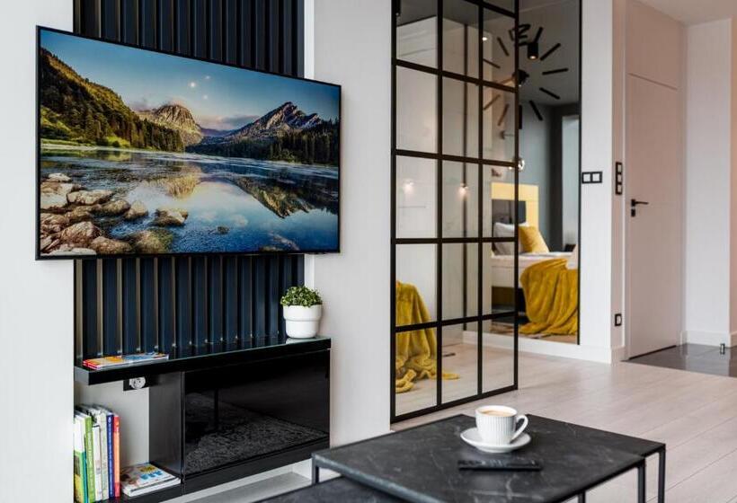 سوییت جونیور, Q18 Apart