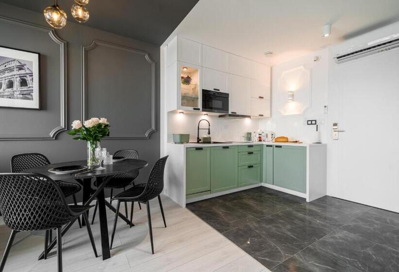 سوییت جونیور, Q18 Apart