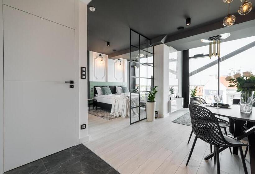 سوییت جونیور, Q18 Apart