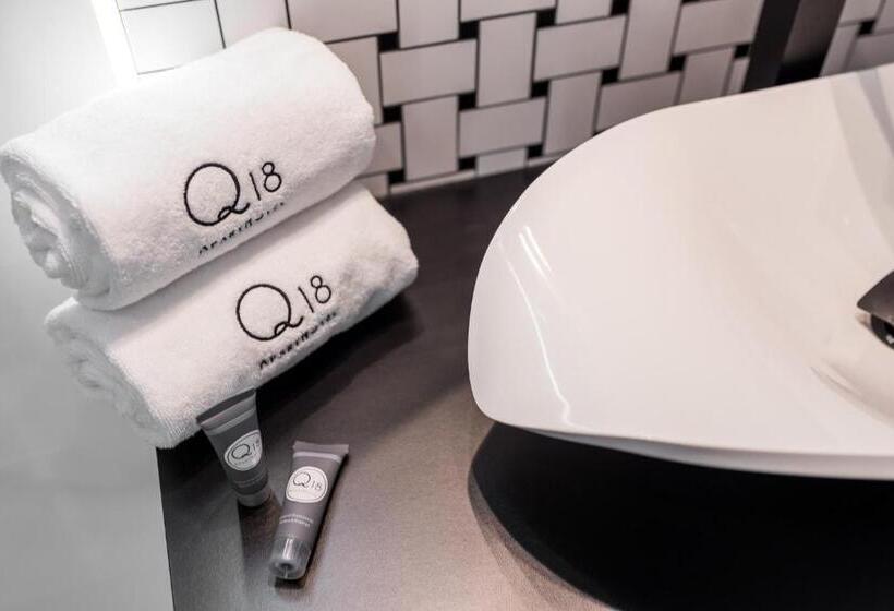 استودیوی استاندارد, Q18 Apart