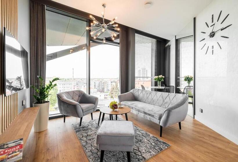 استودیوی استاندارد, Q18 Apart