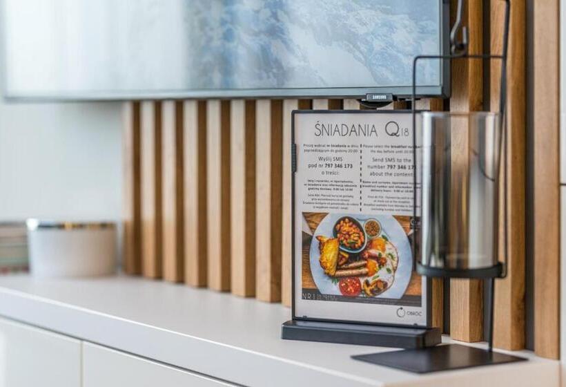 استودیوی لوکس, Q18 Apart