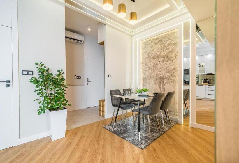 استودیوی لوکس, Q18 Apart