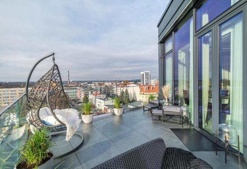 سوییت سوپریور, Q18 Apart