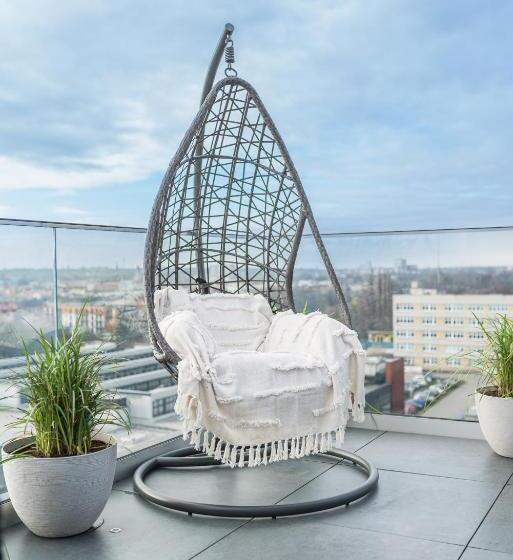 سوییت سوپریور, Q18 Apart