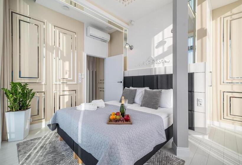 سوییت سوپریور, Q18 Apart