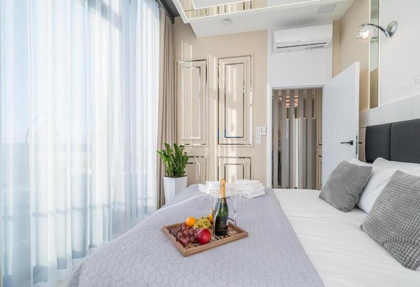 سوییت سوپریور, Q18 Apart