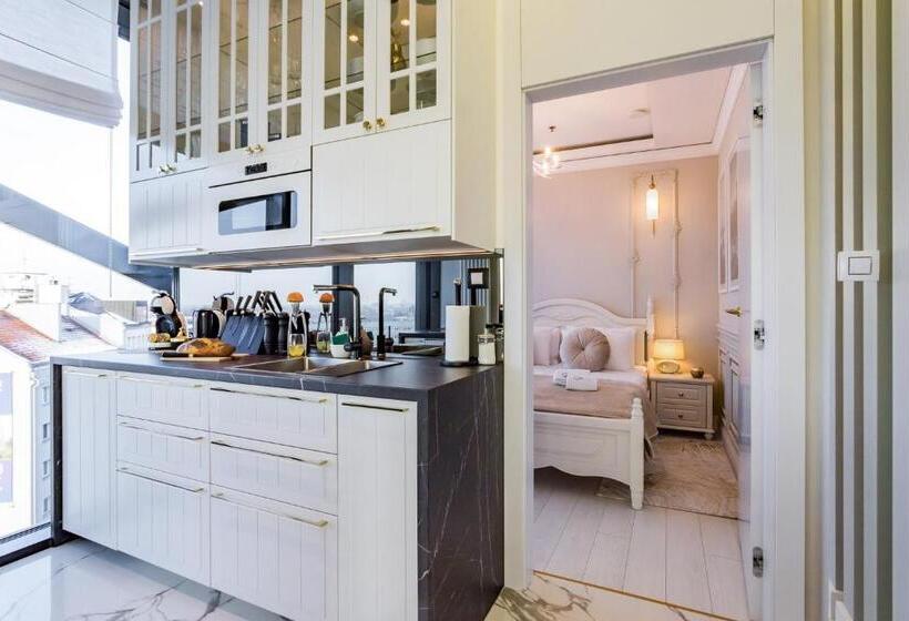 1 Bedroom Penthouse Apartment, Q18 Apart