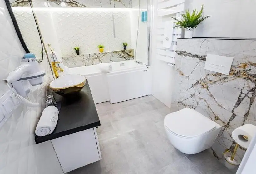1 Bedroom Penthouse Apartment, Q18 Apart