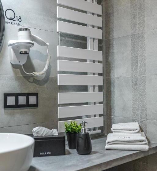 سوییت لوکس, Q18 Apart