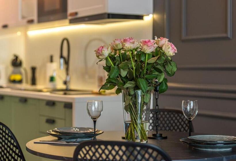 سوییت, Q18 Apart