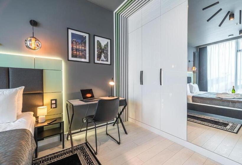 سوییت, Q18 Apart