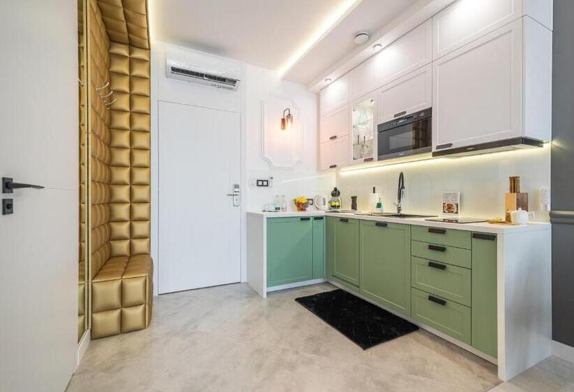 سوییت, Q18 Apart