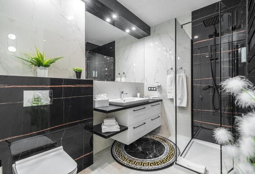 سوییت, Q18 Apart