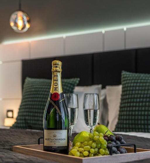 Suite with Terrace, Q18 Apart