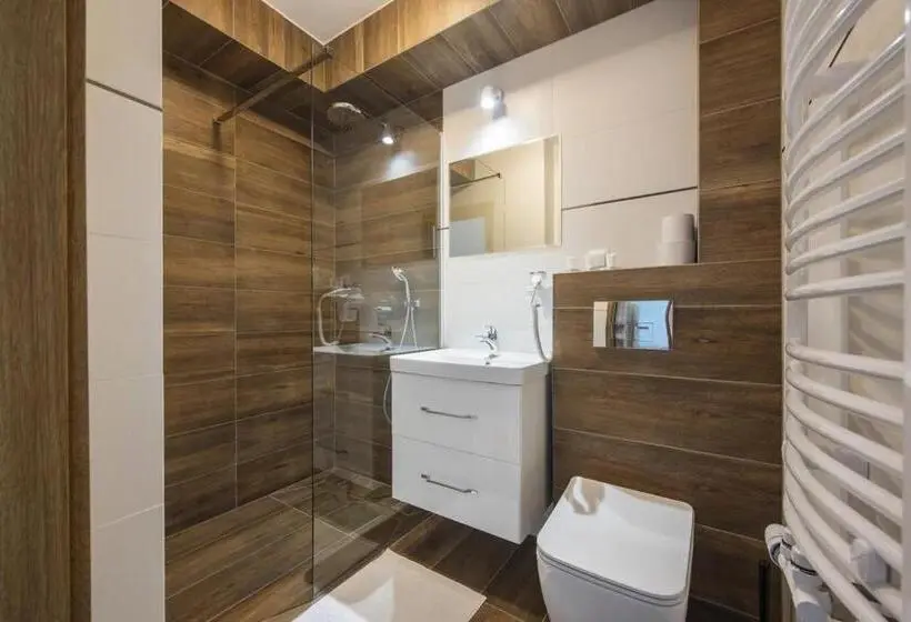 Classic Neljän Hengen Huone, Askana   Basen, Sauny, Jacuzzi