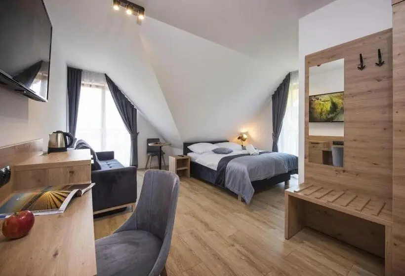 Classic Neljän Hengen Huone, Askana   Basen, Sauny, Jacuzzi