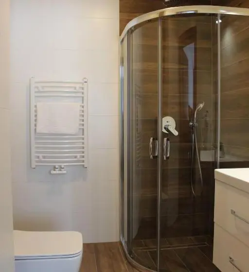 Perhestudio, Askana   Basen, Sauny, Jacuzzi