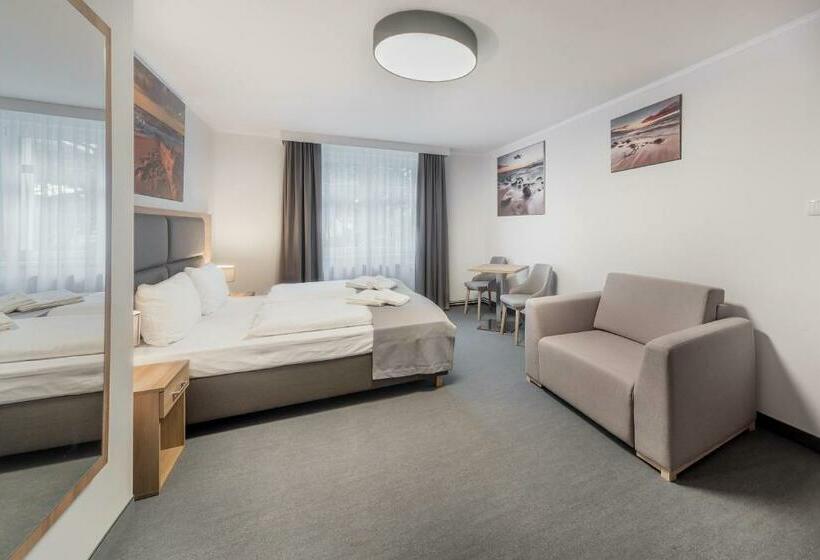 Quarto Triplo Estandar, Harmony House
