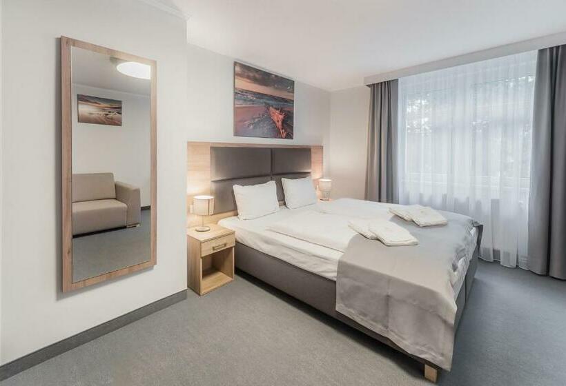 اتاق استاندارد سه نفره, Harmony House