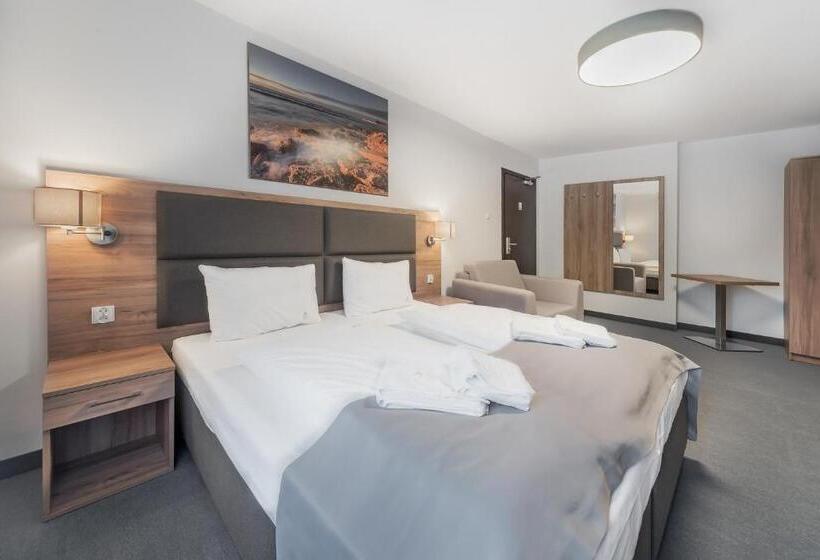 اتاق استاندارد چهار تخته, Harmony House