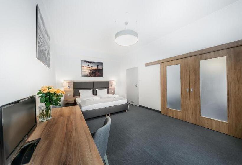 استودیوی لوکس, Harmony House