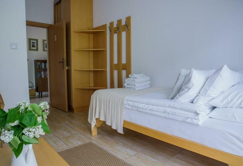 Standard Triple Room with Terrace, Cudne Manowce