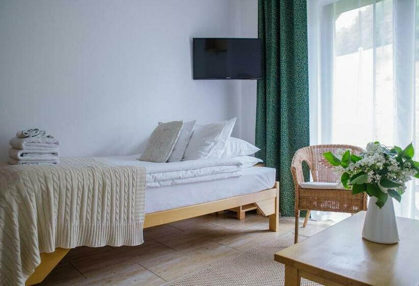 Standard Triple Room with Terrace, Cudne Manowce