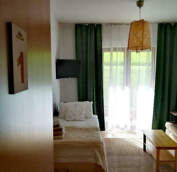 Standard Triple Room with Terrace, Cudne Manowce