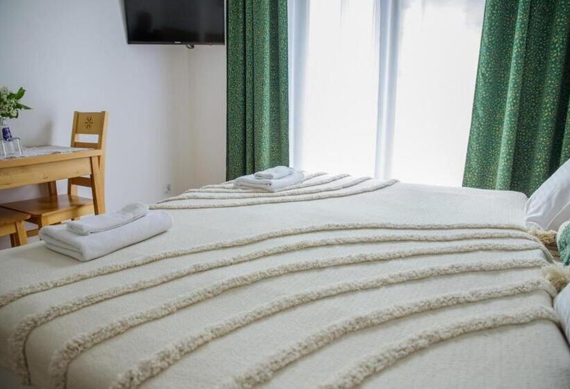 Teraslı Standart Oda, Cudne Manowce