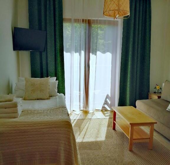 Balkonlu Üç Kişilik Standart Oda, Cudne Manowce