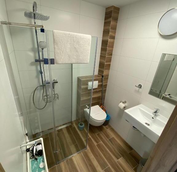 غرفة كلاسيكية ثلاثية, Tasarz Spa Ośrodek Wczasowy